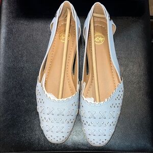 White Mountain Perforated White Flats